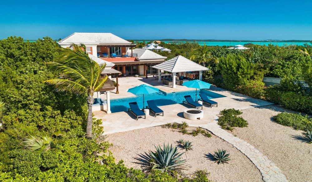 Villa La Percha pool and cabana area near Chalk Sound