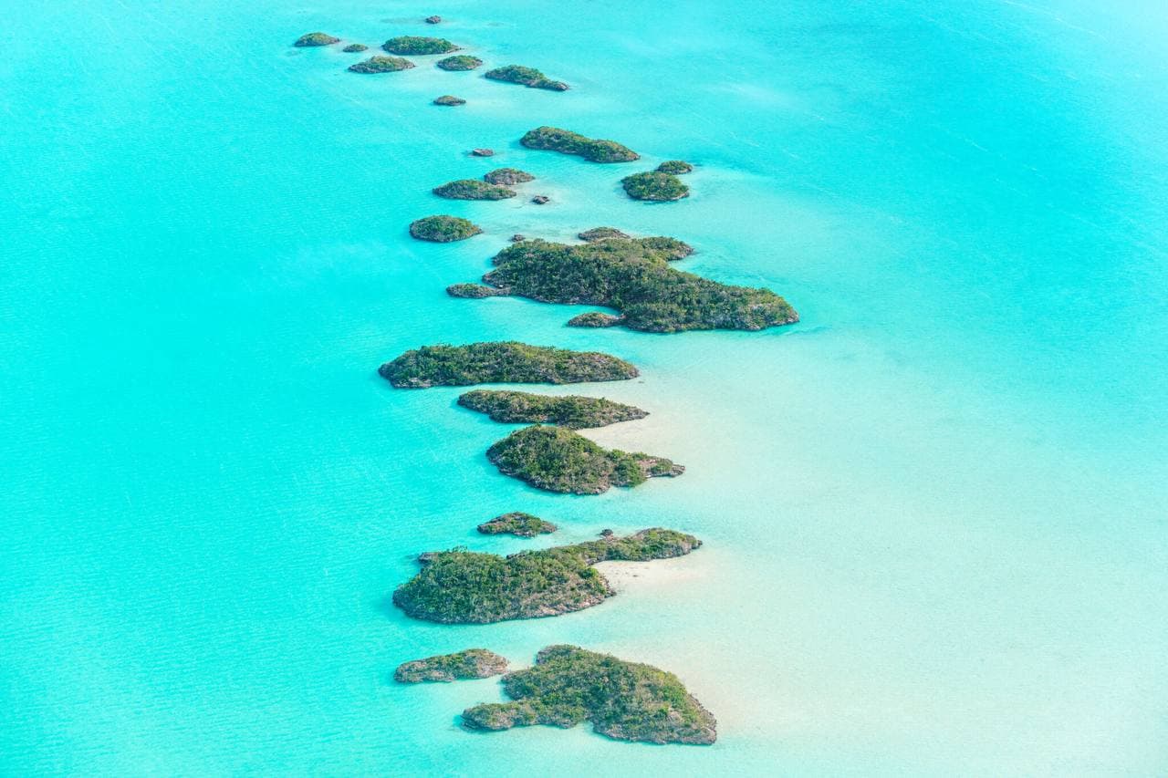 Bright turquoise water and cays in Chalk Sound, Providenciales